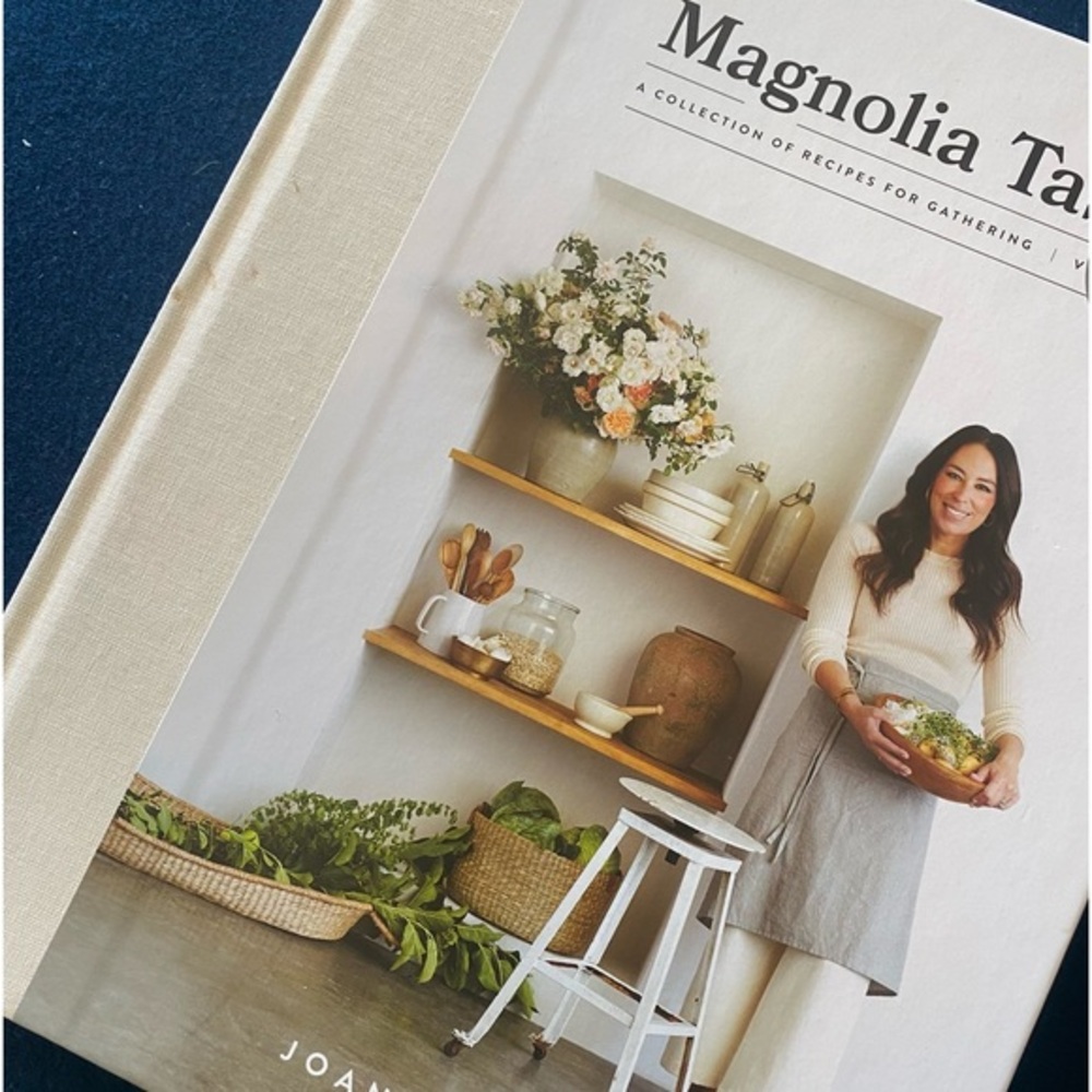 MAGNOLIA TABLE cookbook/coffee table book..,by JOANNA GAINES pretty & practical